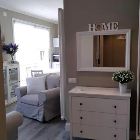 Momhouse - -